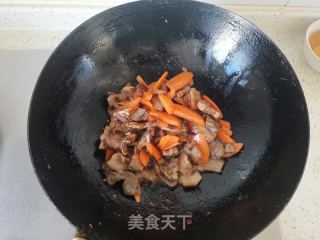 辣椒炒猪头肉的做法步调：6