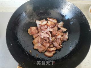 辣椒炒猪头肉的做法步调：5