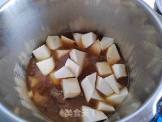 芋头焖鸭的做法步调：8