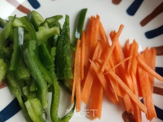 青椒肉丝炒芽菜的做法步调：2
