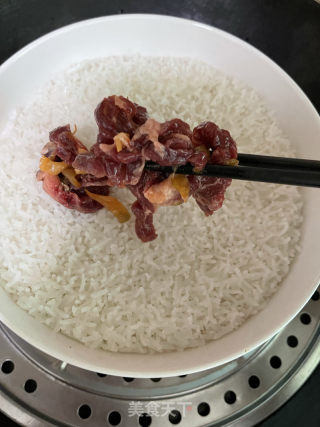榨菜牛肉蒸饭的做法步调：9