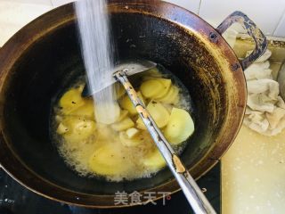 土豆泥熬小利剑菜的做法步调：2