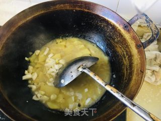 土豆泥熬小利剑菜的做法步调：3