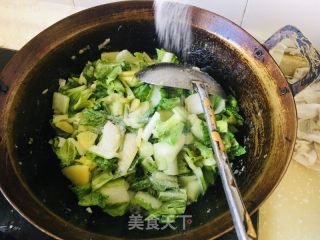 土豆泥熬小利剑菜的做法步调：5