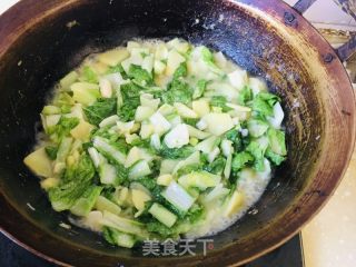 土豆泥熬小利剑菜的做法步调：8