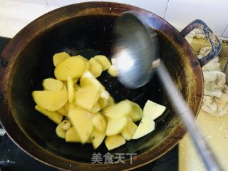 土豆泥熬小利剑菜的做法步调：1