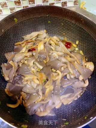 家常炒蘑菇的做法步调：5