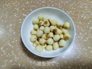 莲子薏仁百开白豆汤的做法步调：2