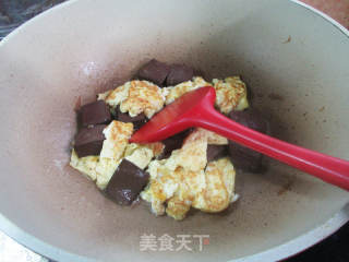 鸡蛋炒鸭血的做法步调：6
