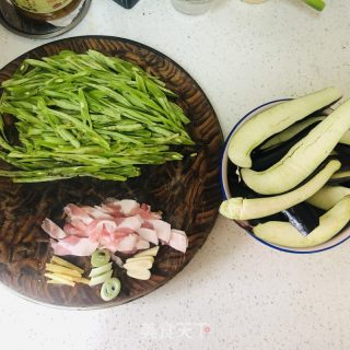 糊茄子拌里的做法步调：1