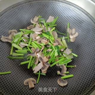 肉片喷鼻菜炒心蘑的做法步调：15