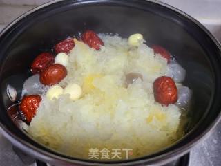 桂圆白枣银耳莲子羹的做法步调：10