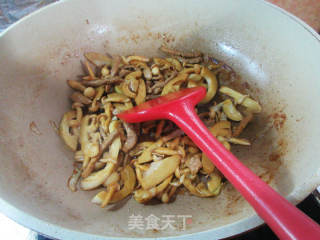 肥肉丝利剑玉菇炒雷笋的做法步调：11