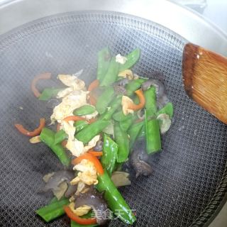 海参鸡蛋炒荷兰豆的做法步调：13