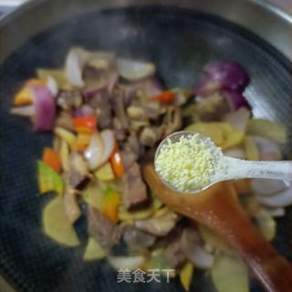 洋葱土豆炒驴肉的做法步调：16