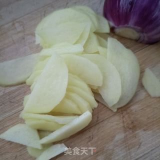洋葱土豆炒驴肉的做法步调：2