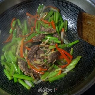 西芹白椒炒驴肉的做法步调：13