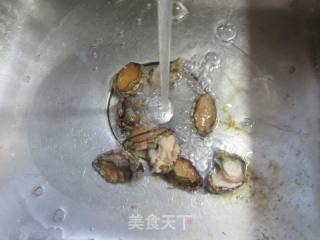 鲍鱼花螺鸡块煲的做法步调：2