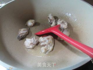 鲍鱼花螺鸡块煲的做法步调：5