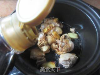 鲍鱼花螺鸡块煲的做法步调：8