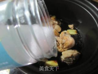 鲍鱼花螺鸡块煲的做法步调：10