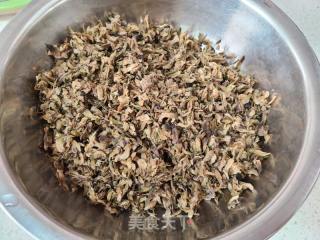 干槐花蒜苗馅包子的做法步调：2