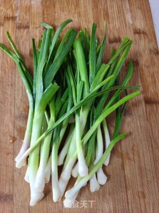 干槐花蒜苗馅包子的做法步调：3