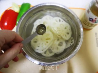 大年夜菜姜汁莲藕的做法步调：2
