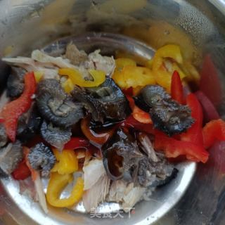 彩椒鸡腿拌海参的做法步调：5