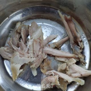 彩椒鸡腿拌海参的做法步调：3