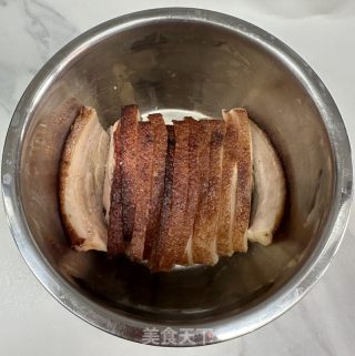 梅菜扣肉的做法步调：11