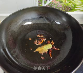 卤猪耳的做法步调：2