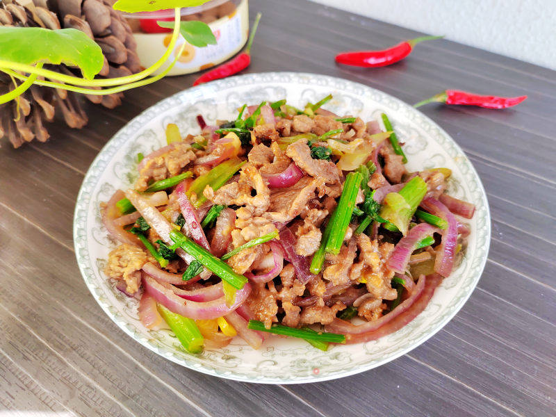 洋葱芹菜炒牛肉的做法