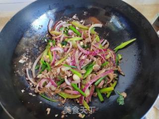 洋葱芹菜炒牛肉的做法步调：8