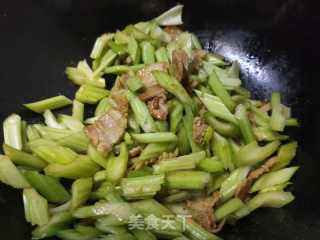 芹菜炒肉片的做法步调：7