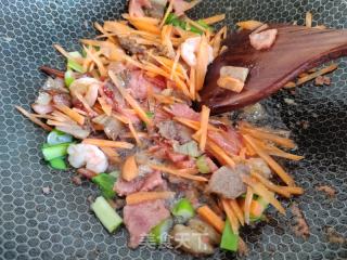 牛肉腊肠炒虾仁韭菜的做法步调：4
