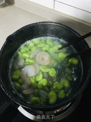 蚕豆虾仁的做法步调：2