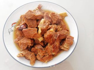 炖牛肉的做法步调：9