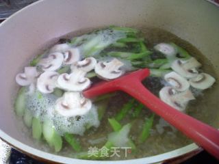 蘑菇炒芦笋的做法步调：5