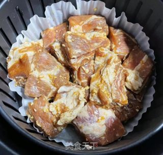 氛围炸锅版蒜喷鼻排骨的做法步调：7