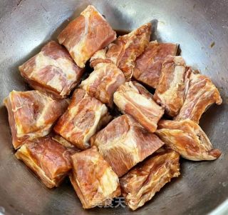氛围炸锅版蒜喷鼻排骨的做法步调：3