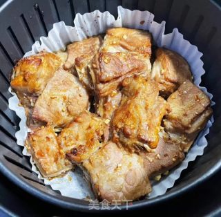 氛围炸锅版蒜喷鼻排骨的做法步调：8