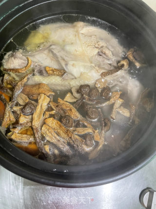 鹿茸菇山药鸡汤的做法步调：8