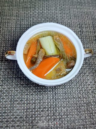 鹿茸菇山药鸡汤的做法步调：12