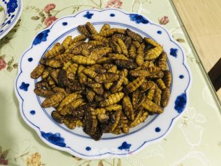 炒蚕蛹的做法步调：5