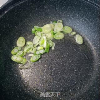 葱爆活海参的做法步调：6