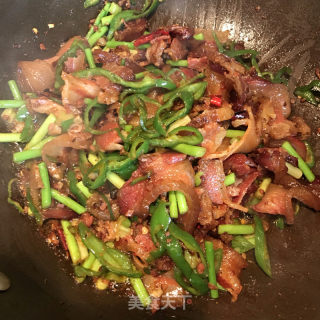 腊肉炒青椒蒜苔的做法步调：8