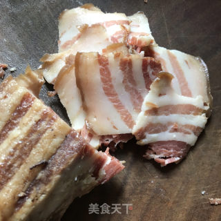 腊肉炒青椒蒜苔的做法步调：2