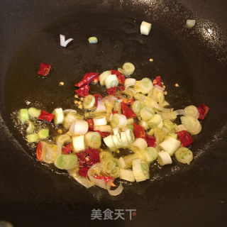 腊肉炒青椒蒜苔的做法步调：4