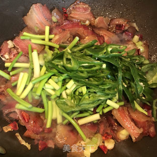 腊肉炒青椒蒜苔的做法步调：7